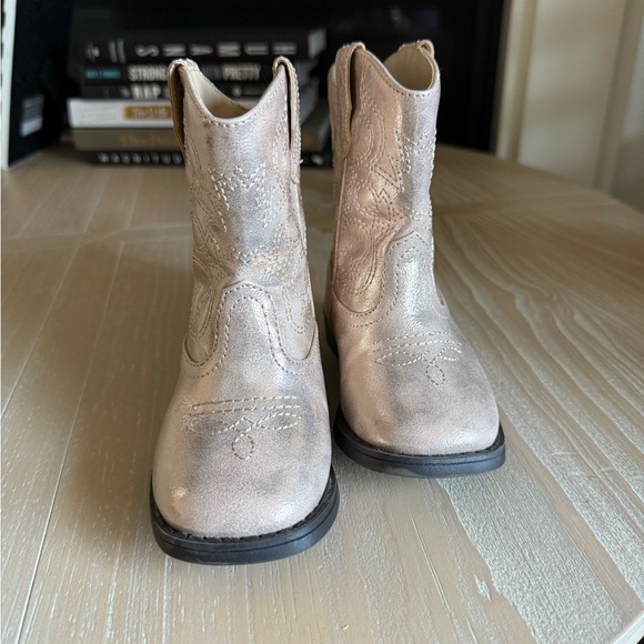 Wonder Nation|Baby girl,toddler Shiny gold Cowboy Boots in square toe•••size 7 - Picture 4 of 9